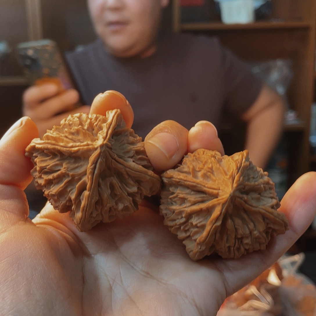 吊坠文玩核桃?**.四棱钢柱是在结构