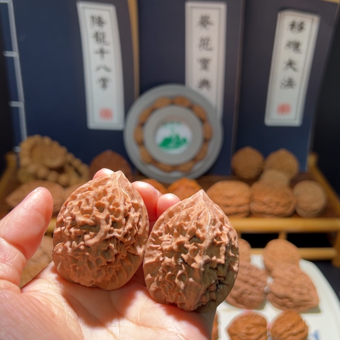 爱***3文玩核桃把件剑龙