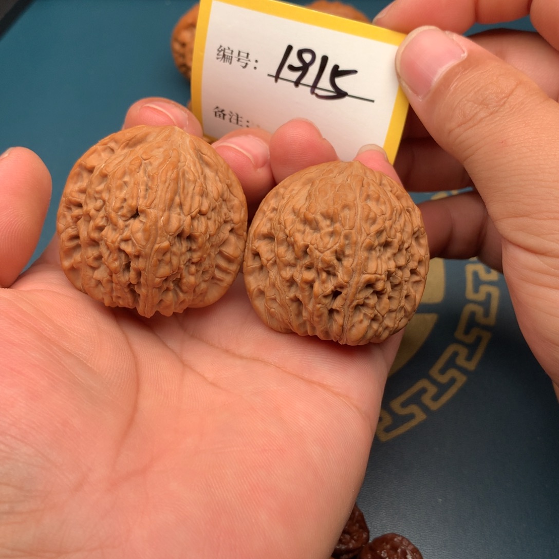 文玩核桃把件42全品绣球1915