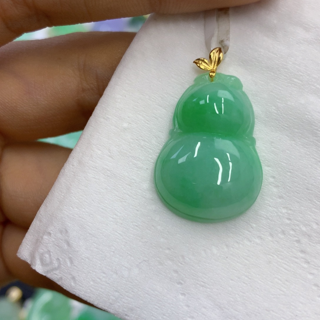 翡翠18K金镶嵌颈饰