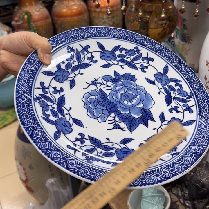 小***子瓷片微瑕。。。。。。。。。。。。。