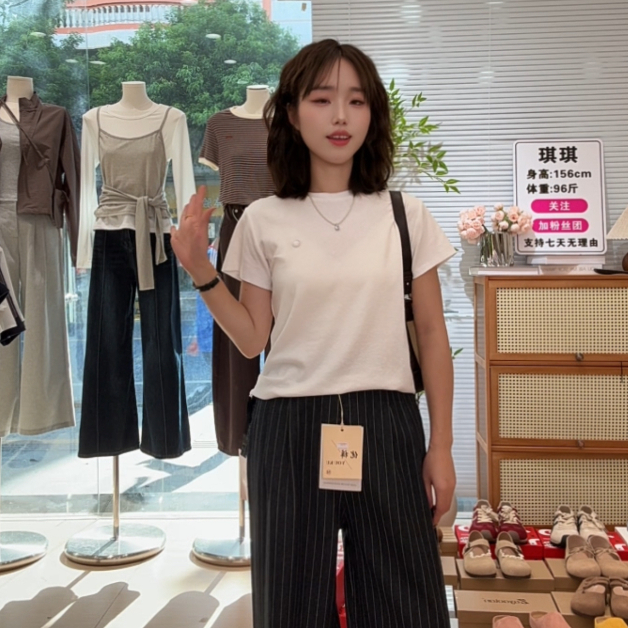 韩系贝壳扣装饰圆领短袖T恤女早秋百搭显瘦小个子上衣