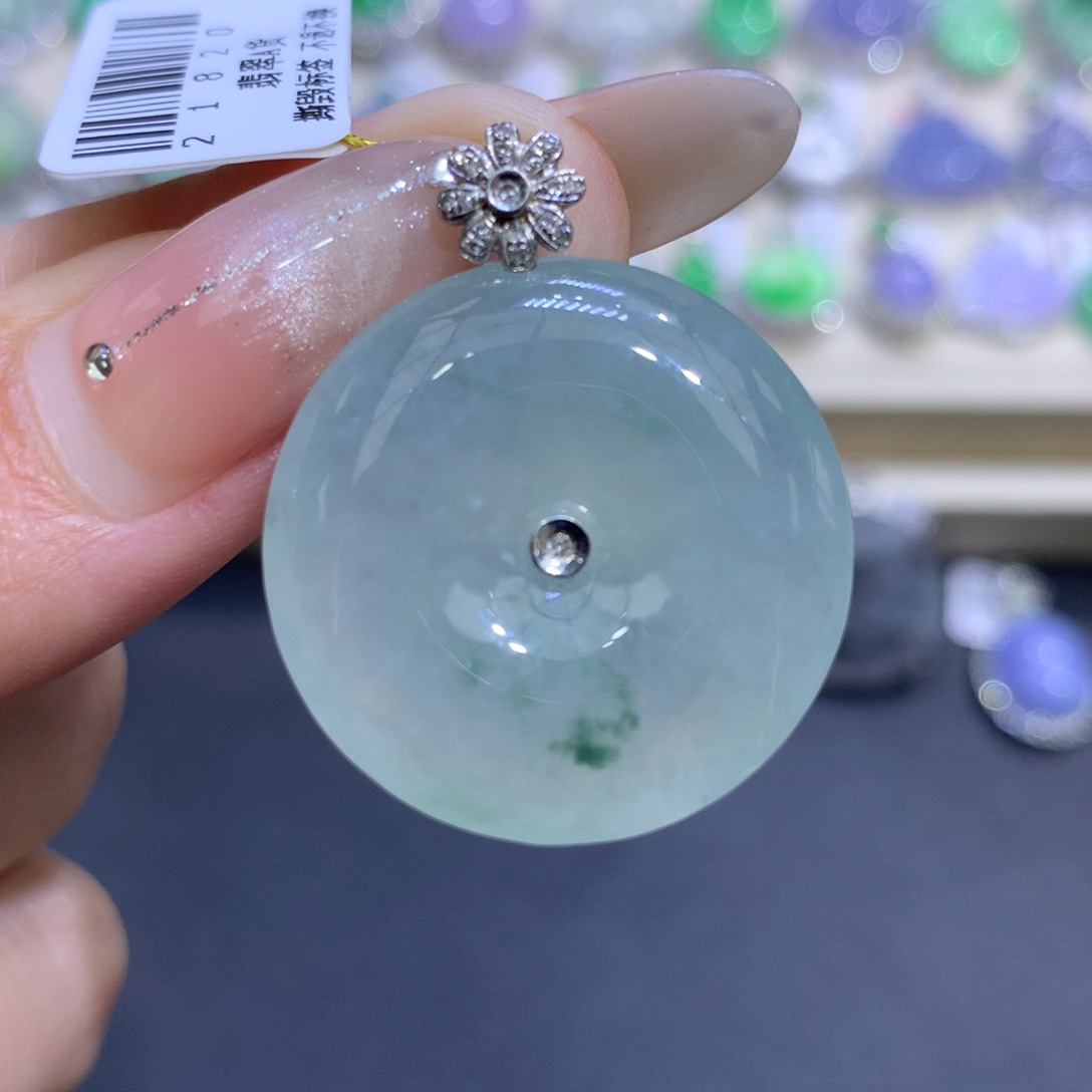 翡翠18K金镶嵌颈饰翡翠