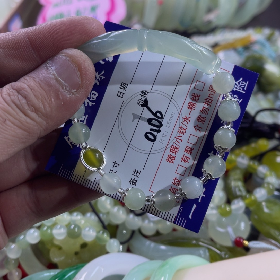 蛇纹石玉颈饰未镶嵌