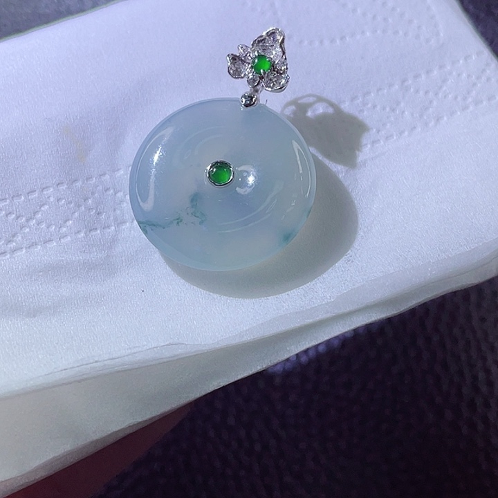 翡翠颈饰18K金镶嵌翡翠