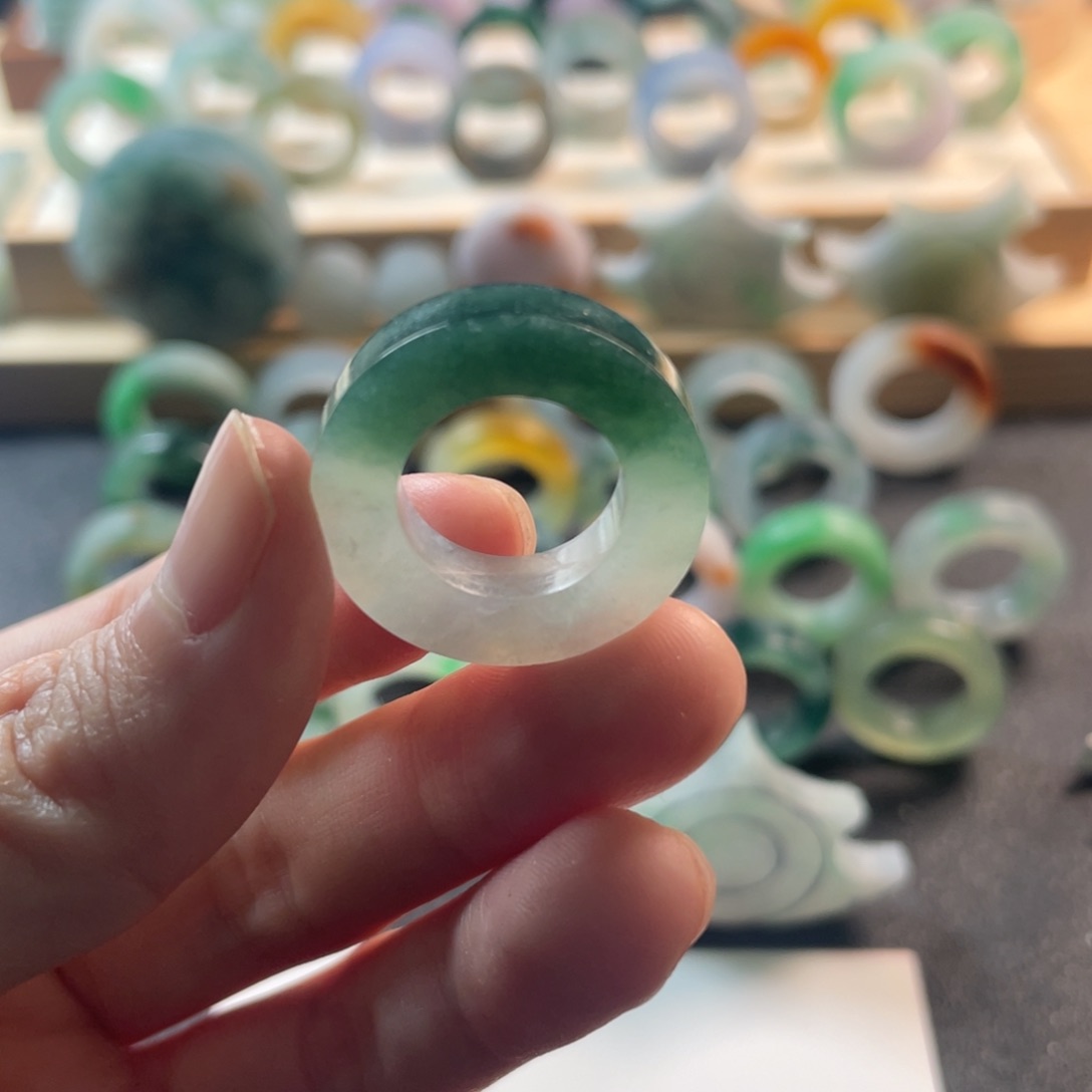 定制翡翠未镶嵌戒指