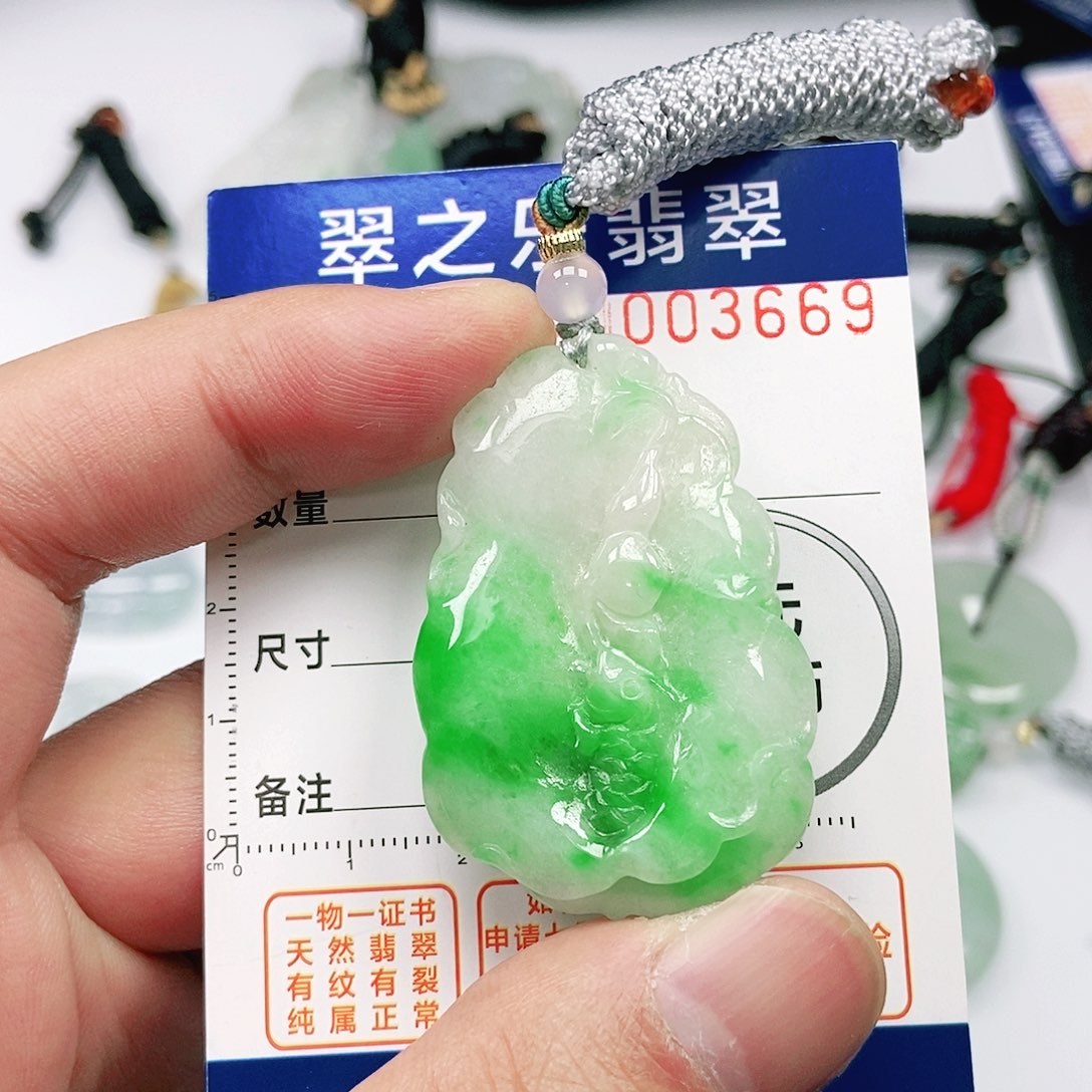 吊坠(不含链)未镶嵌翡翠