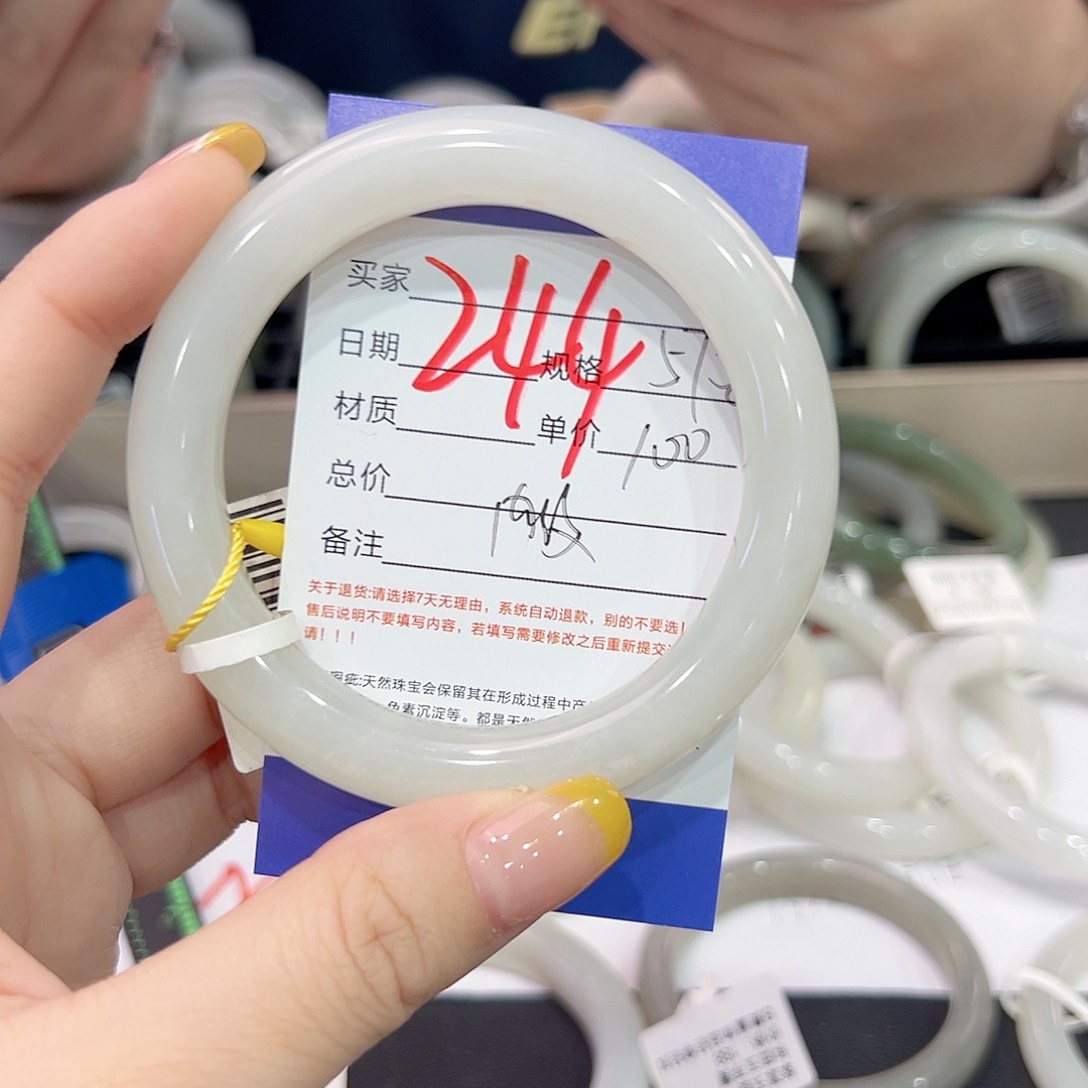 和田玉手镯未镶嵌