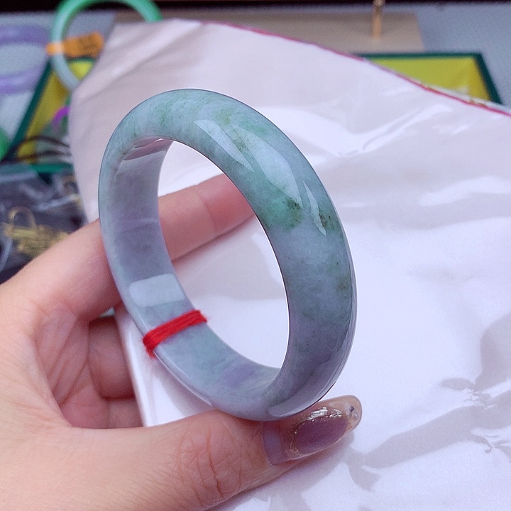 翡翠手镯未镶嵌翡翠