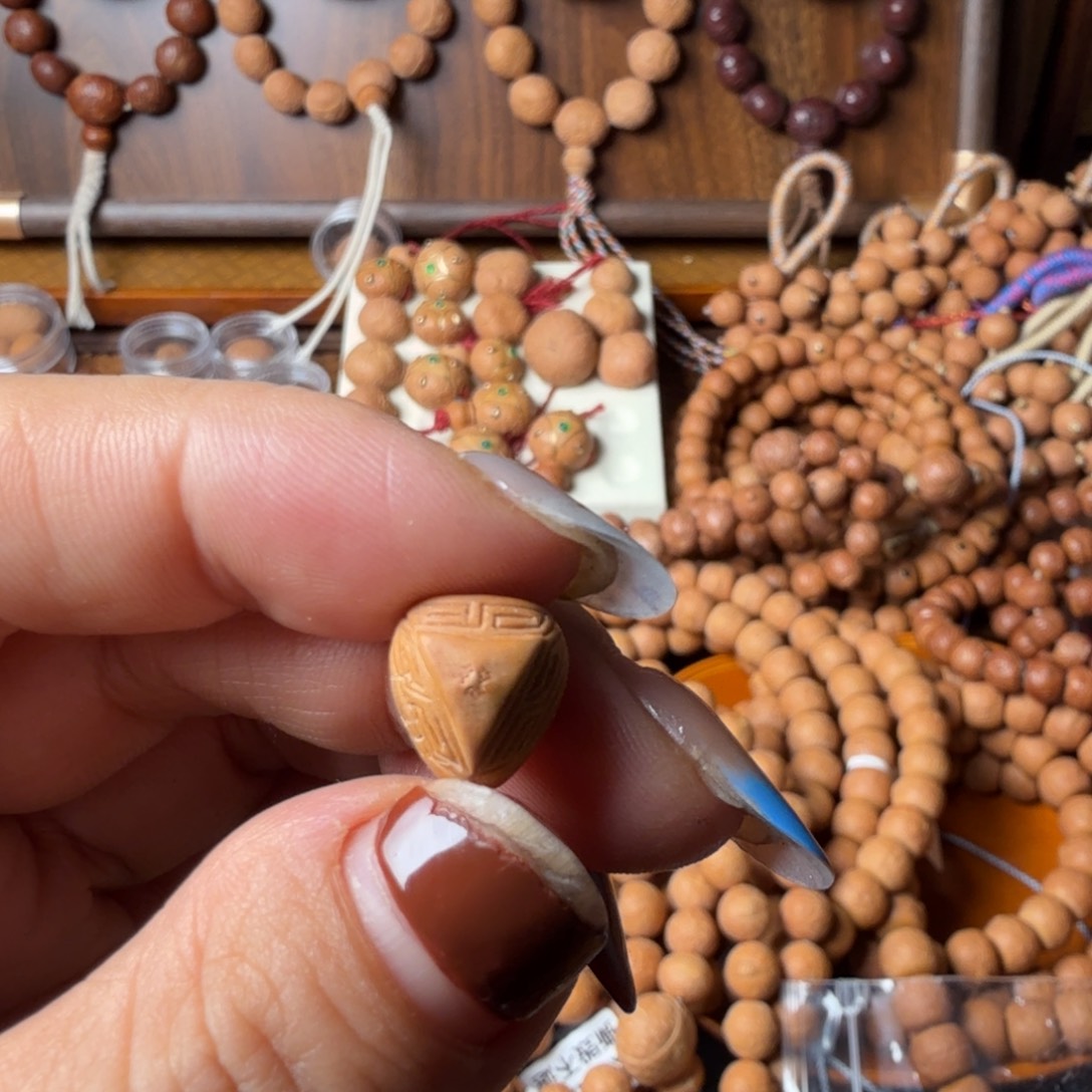 纸***船凤眼菩提把件雕刻龙塔