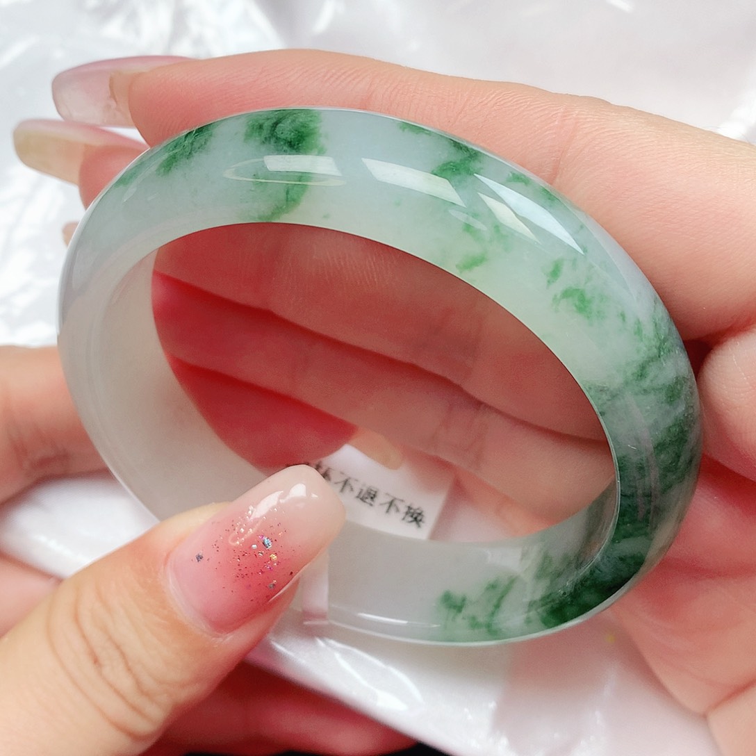 翡翠手镯未镶嵌抖音808