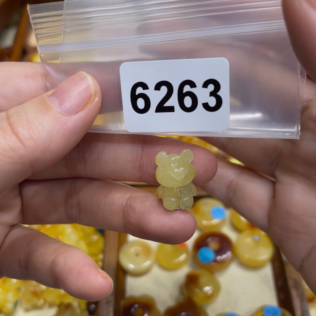 琥珀珠宝奇石未镶嵌