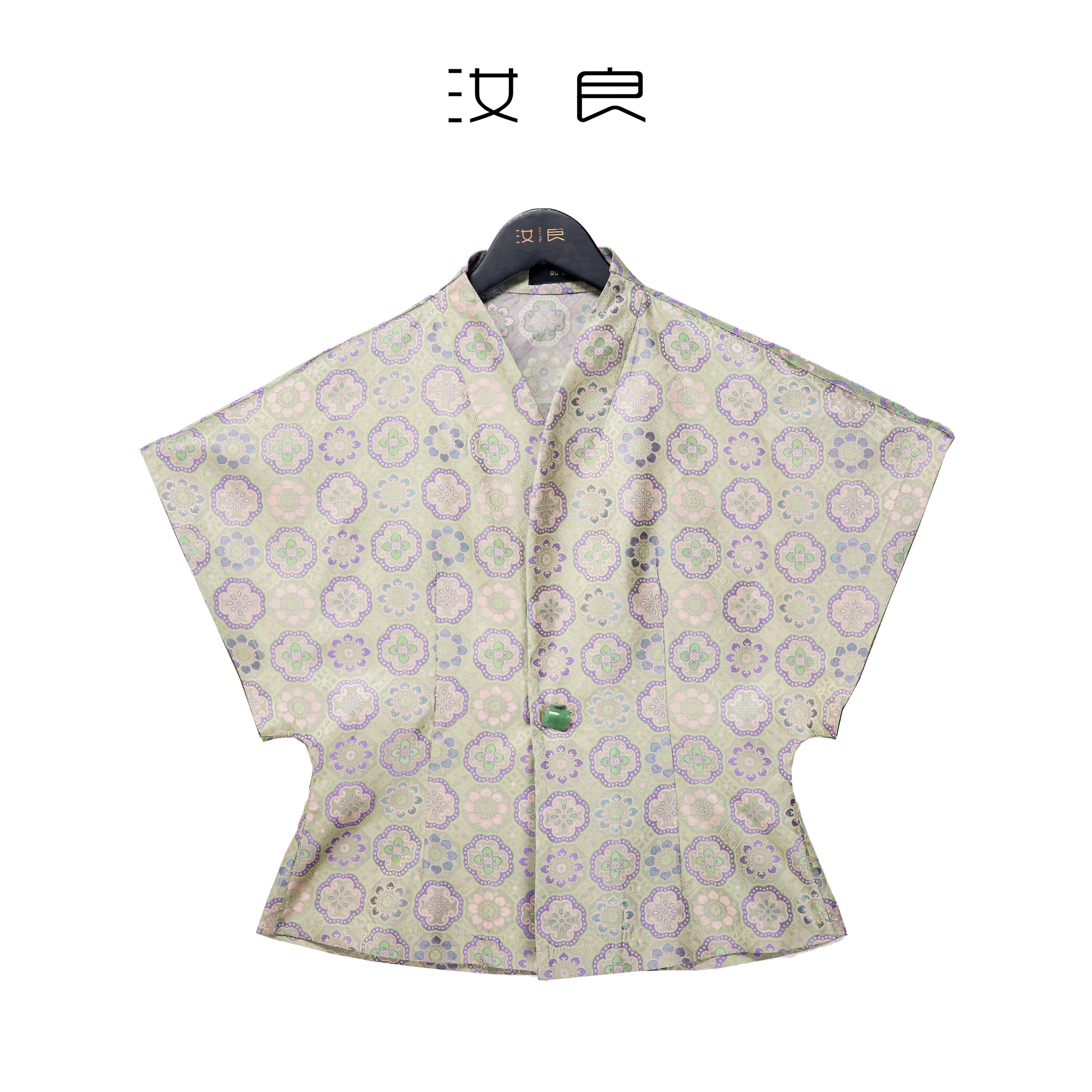 短款宽松版玉石扣上衣