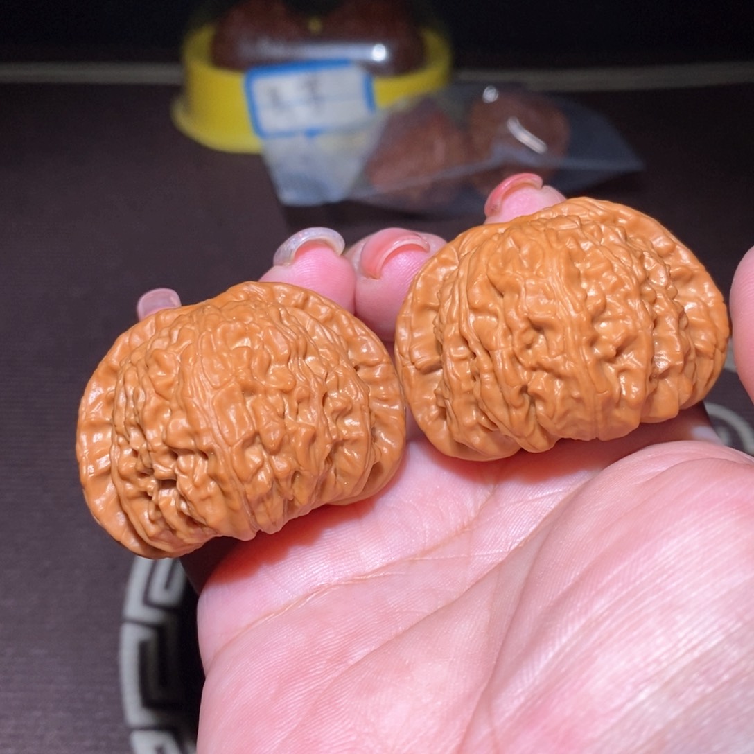 文玩核桃把件卡姿兰白