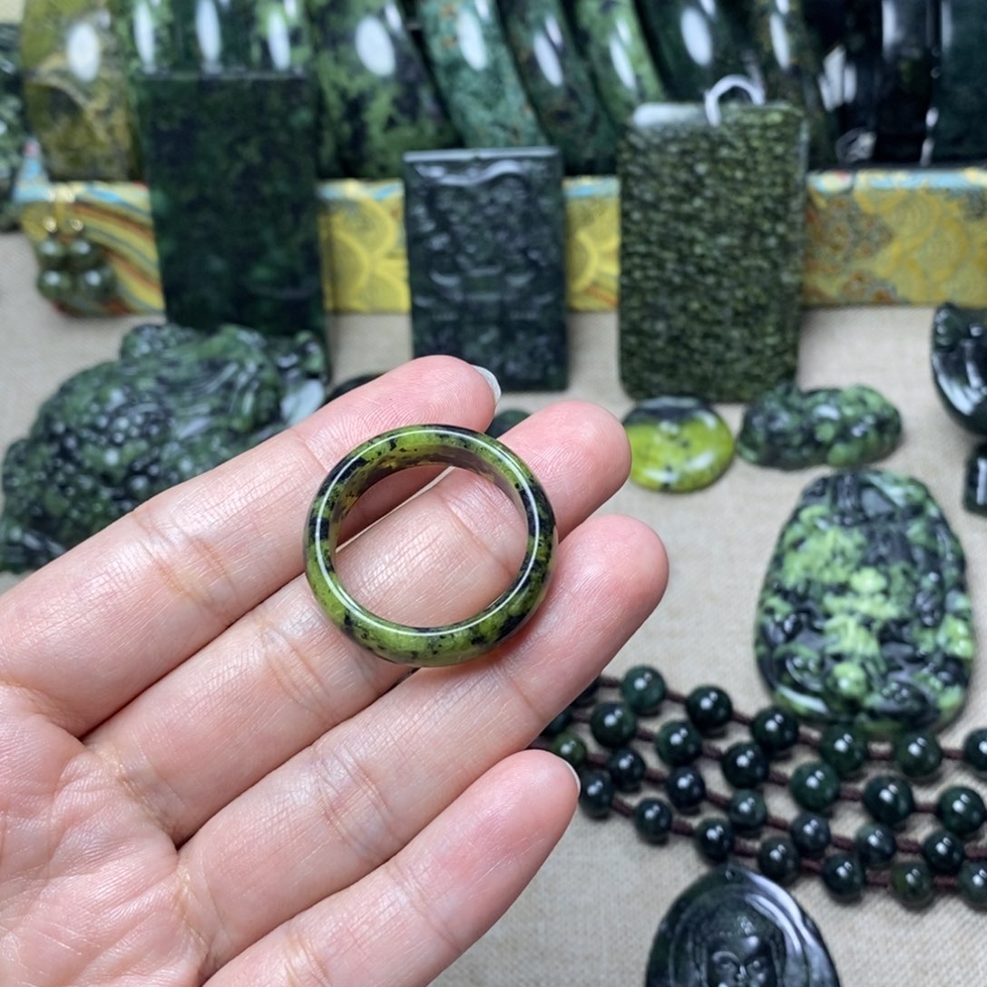 蛇纹石玉戒指未镶嵌