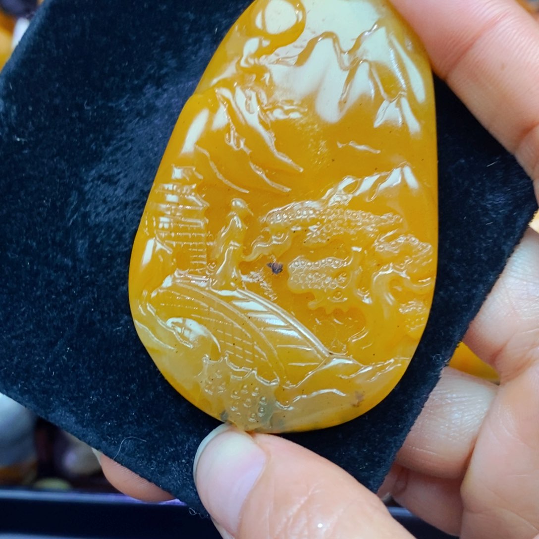 未镶嵌石英质玉（黄龙玉）项链