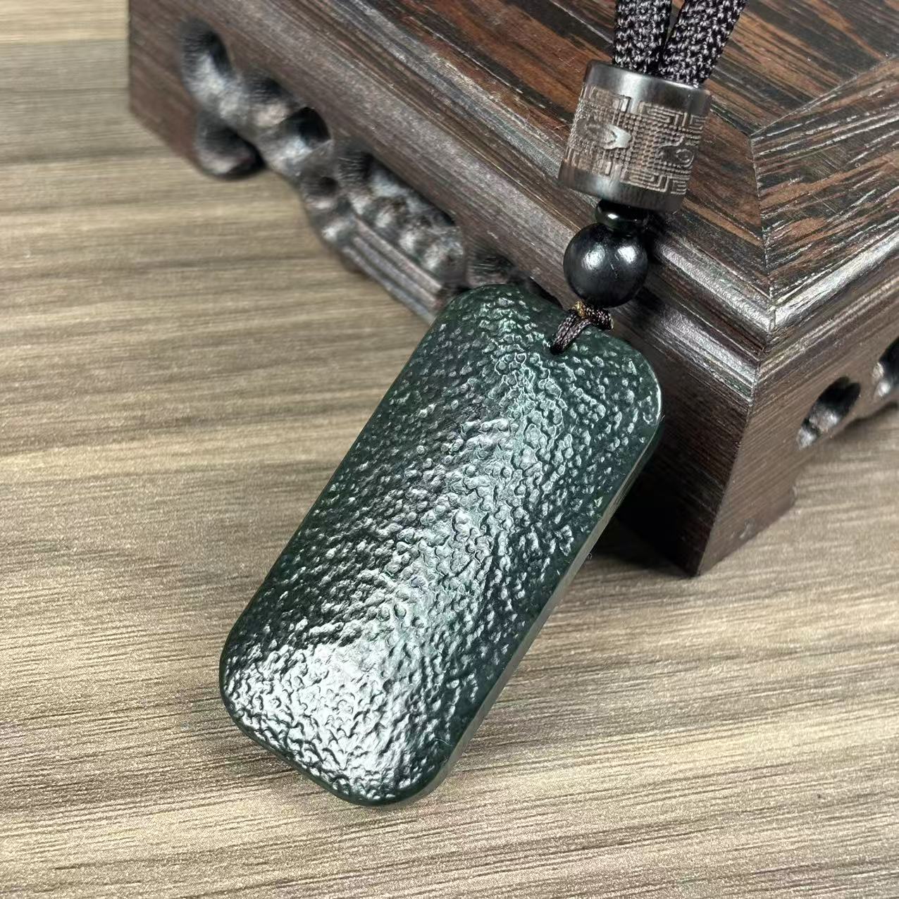 天然新疆和田玉无事牌锤纹工艺吊坠挂件多样性发其一