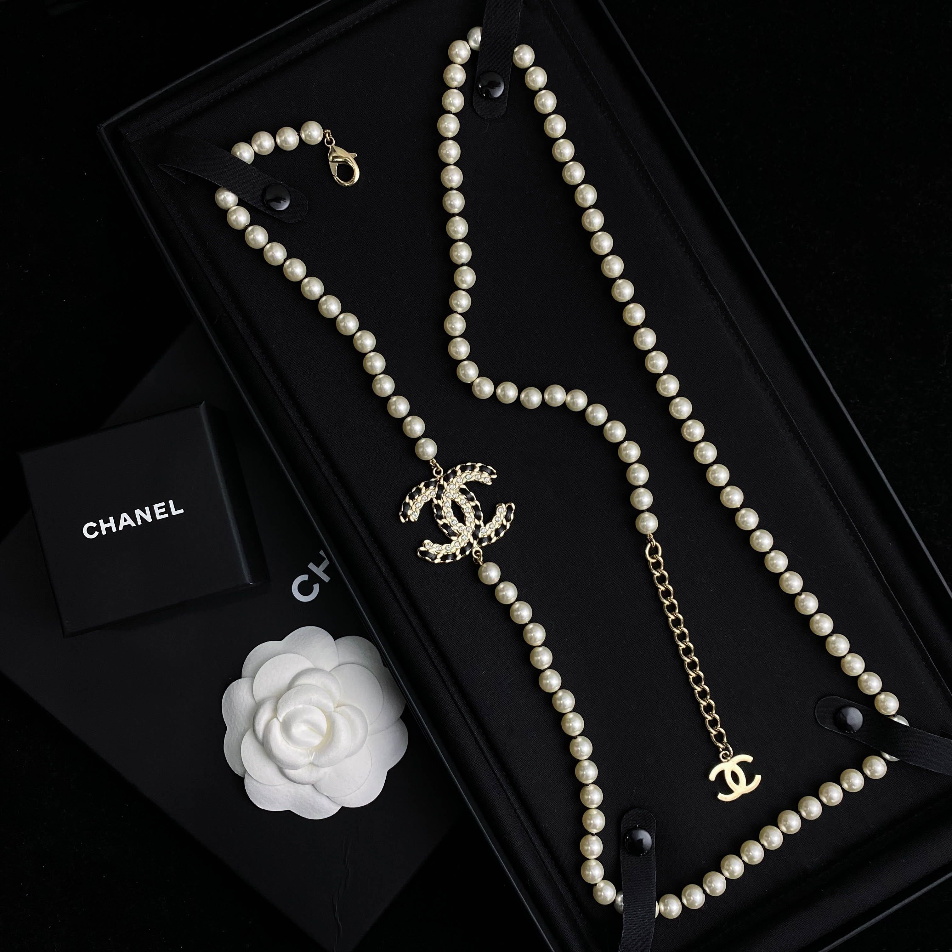 未使用 Chanel/香奈儿 闲置黑金皮穿链单花logo珍珠长款项链S6481