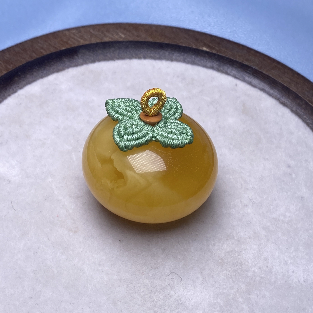 原矿鸡油黄蜜蜡柿子柿柿如意蜜蜡柿子吊坠（23g）