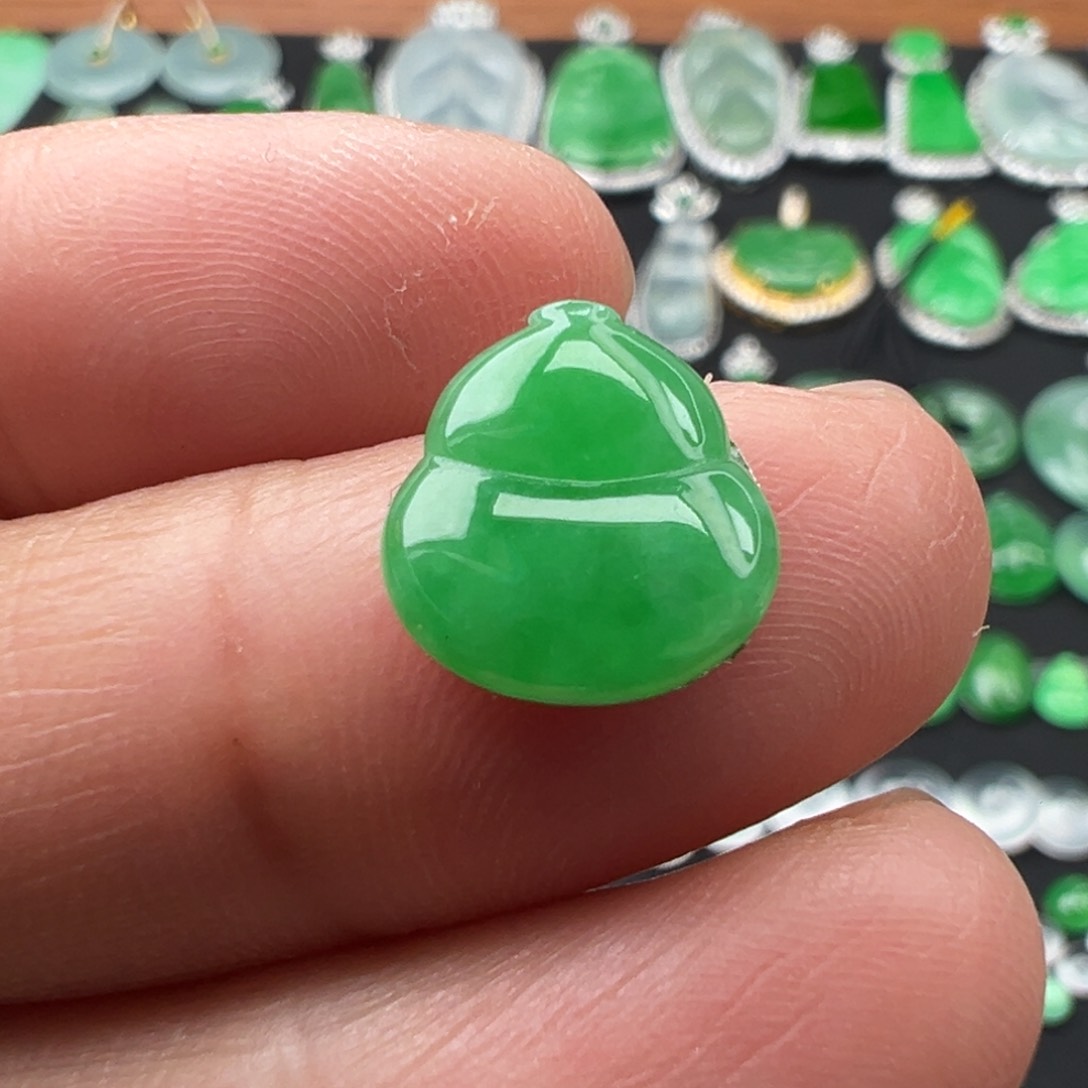 翡翠颈饰未镶嵌葫芦11.2