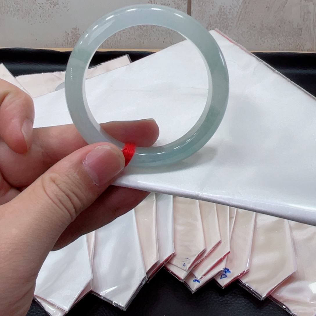 开***灯翡翠未镶嵌手镯翡翠