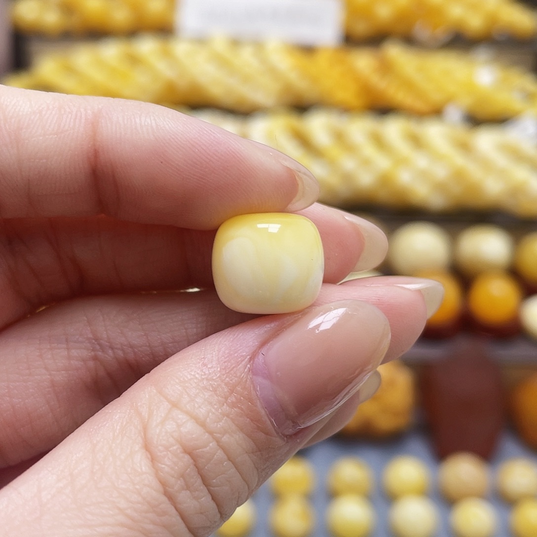 琥珀裸石未镶嵌蜜蜡老型13.2*11.6mm皮色