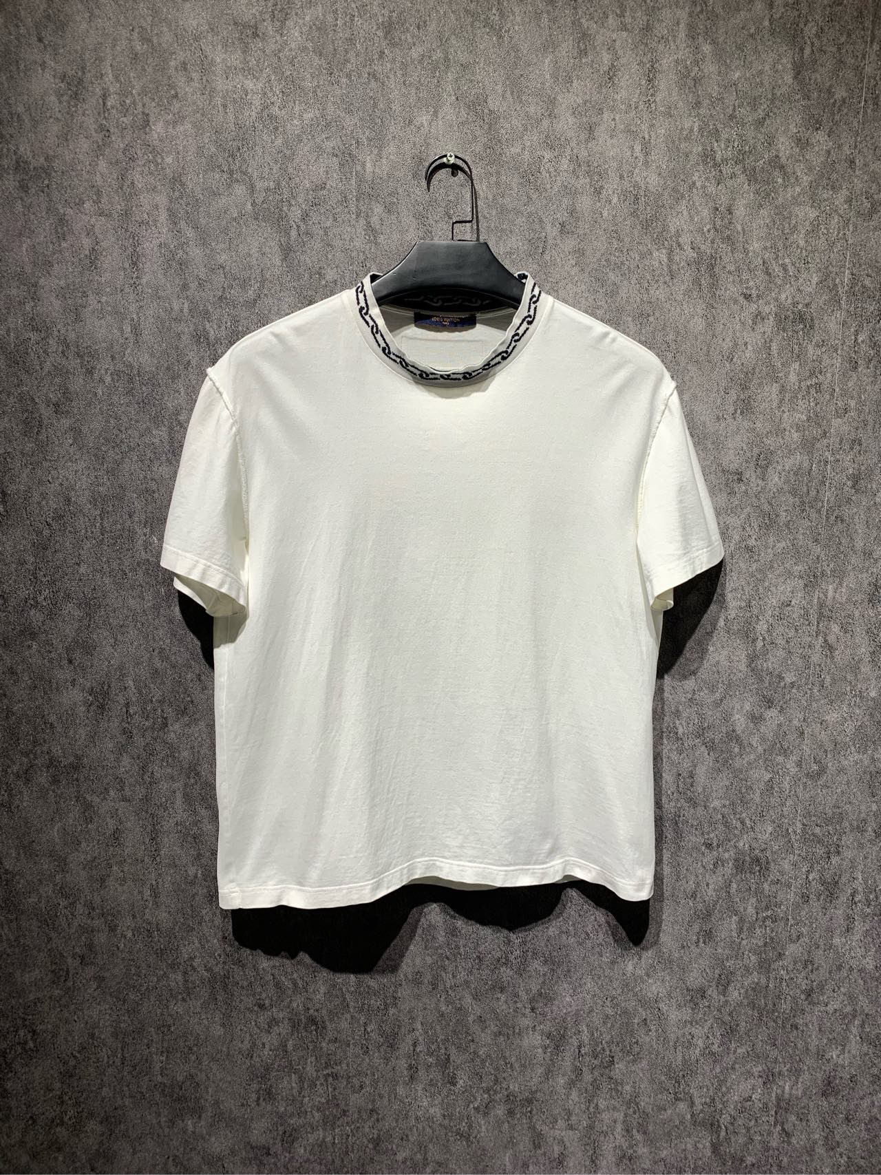 99新  【Lv】路易威登领口链条短袖/M码/公价5400/Y10138422