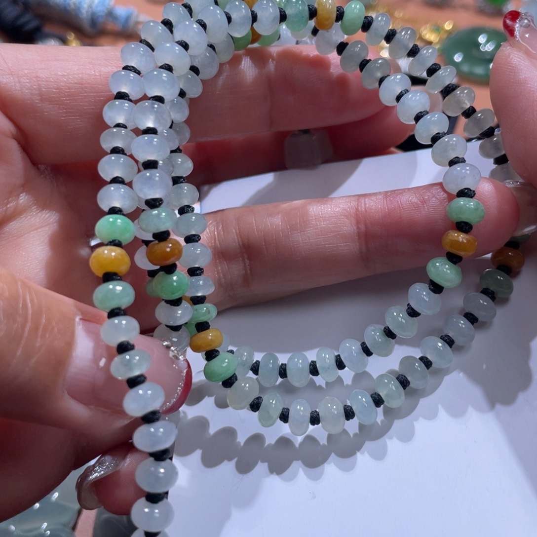 翡翠颈饰未镶嵌L****r翡翠