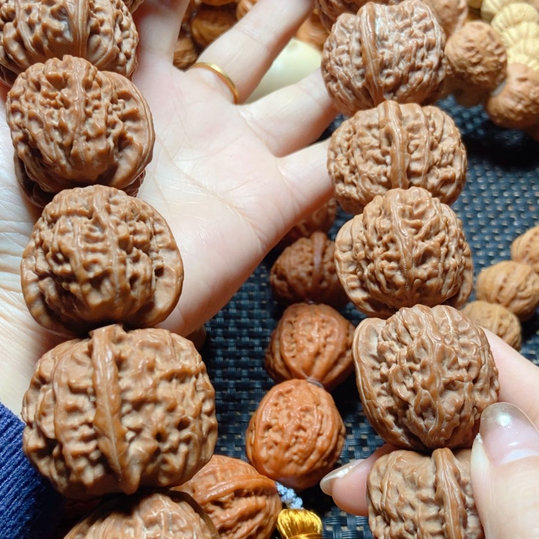 文玩核桃手串白狮子