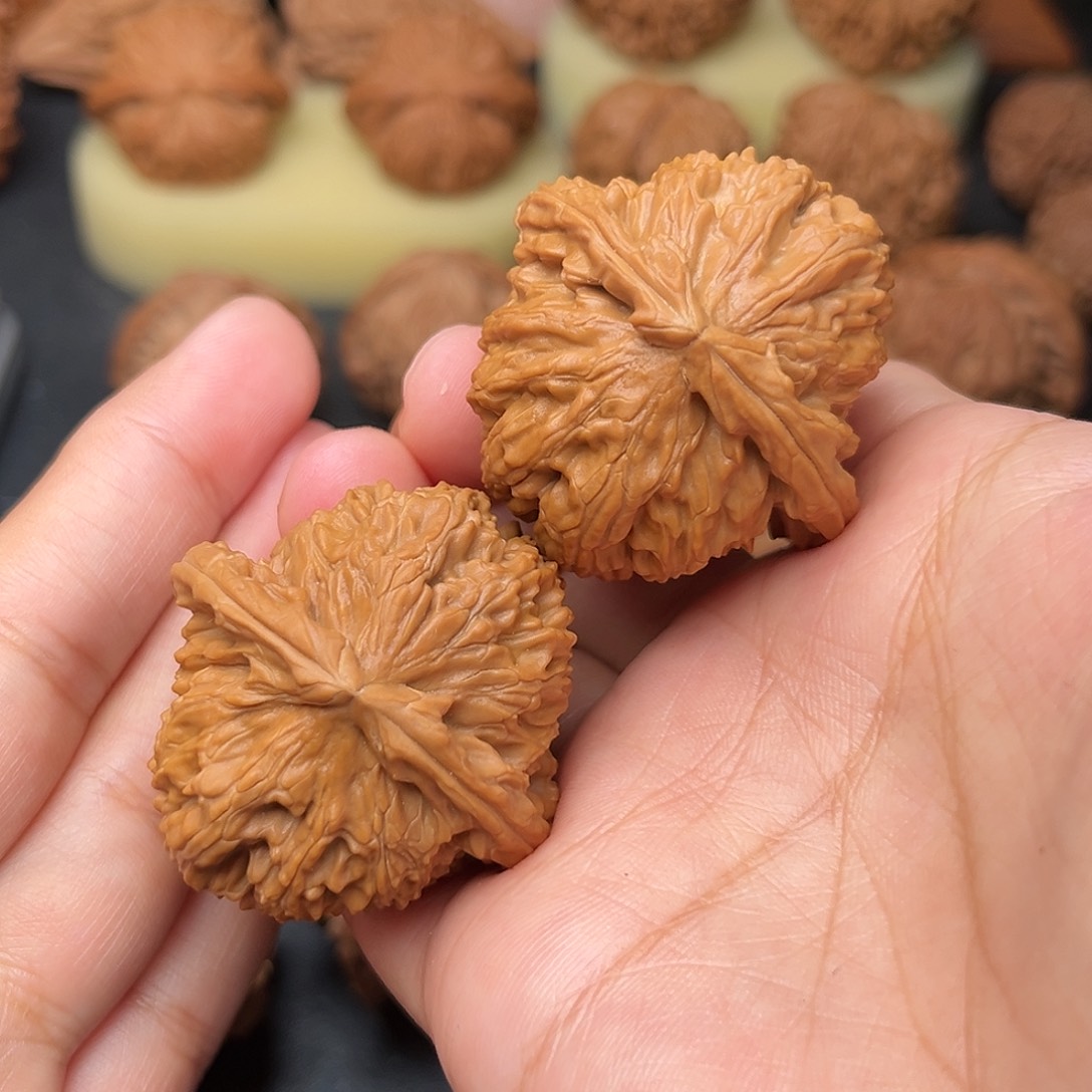 文玩核桃把件三角白全品40