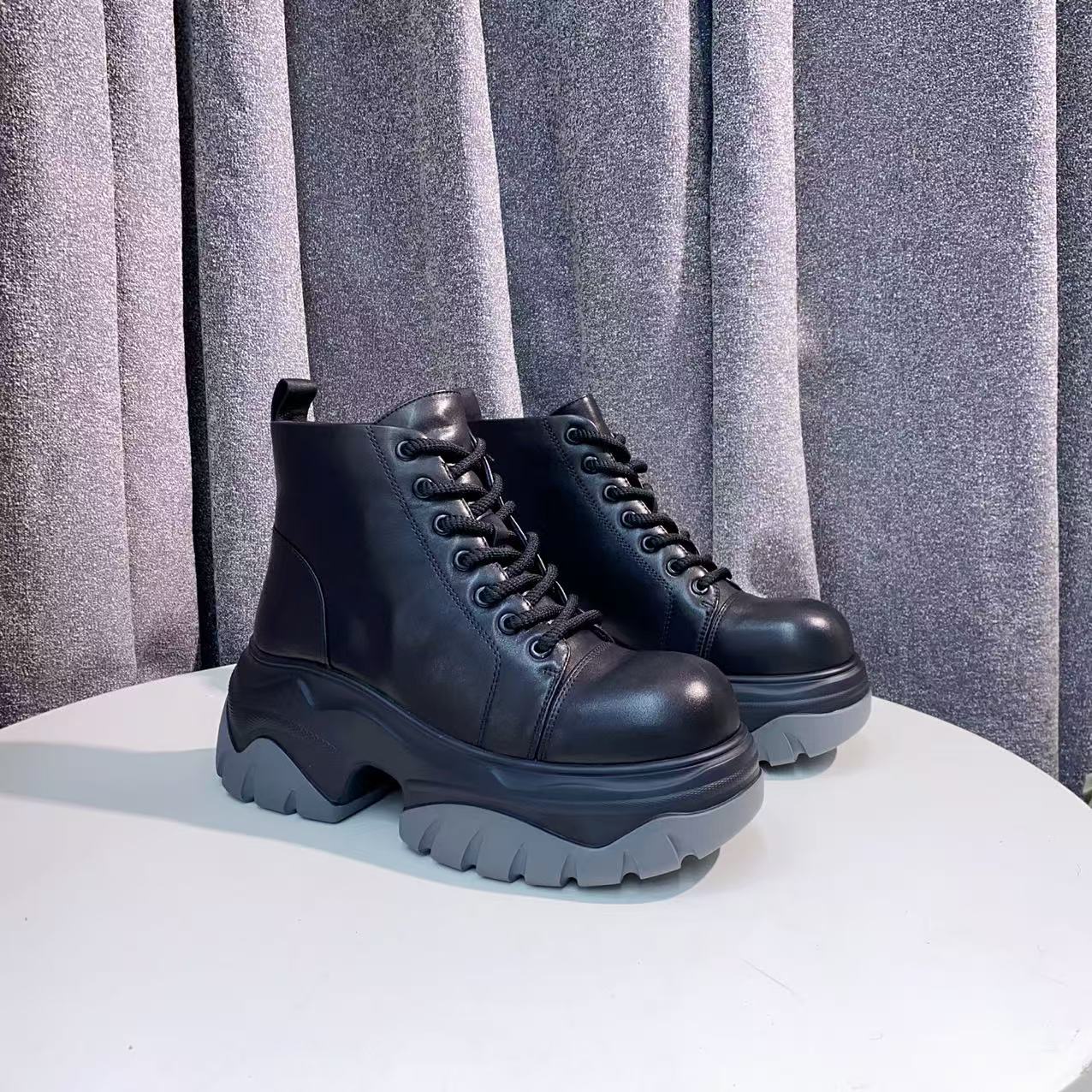 C471  黑色 高端圆头厚底系带里外真皮短靴 马丁靴