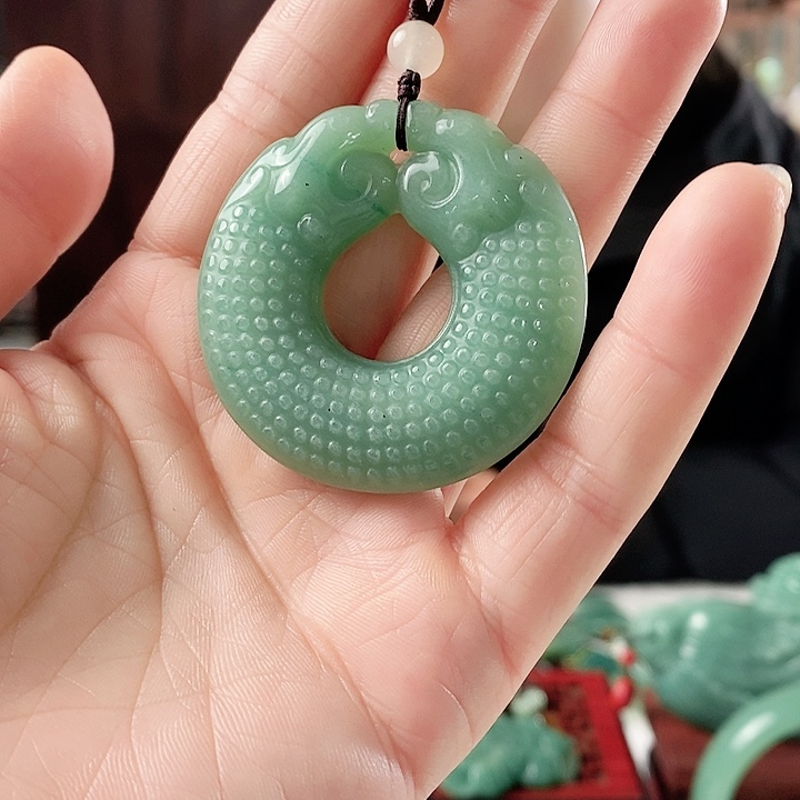 密玉（石英质玉）颈饰未镶嵌