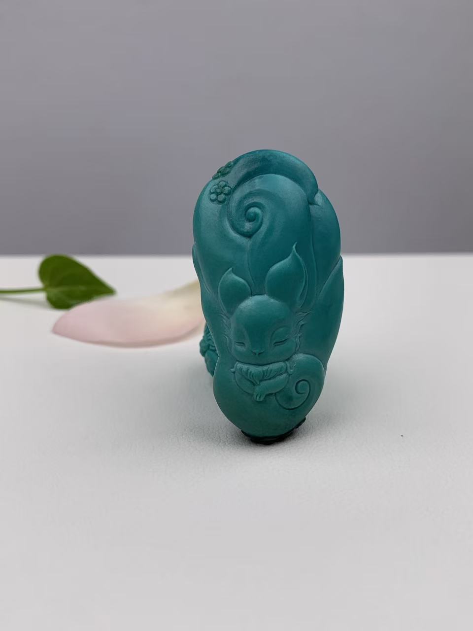 天然原矿绿松石秦古玉化青皮俏色巧雕九尾狐狸挂坠中正匠心作品