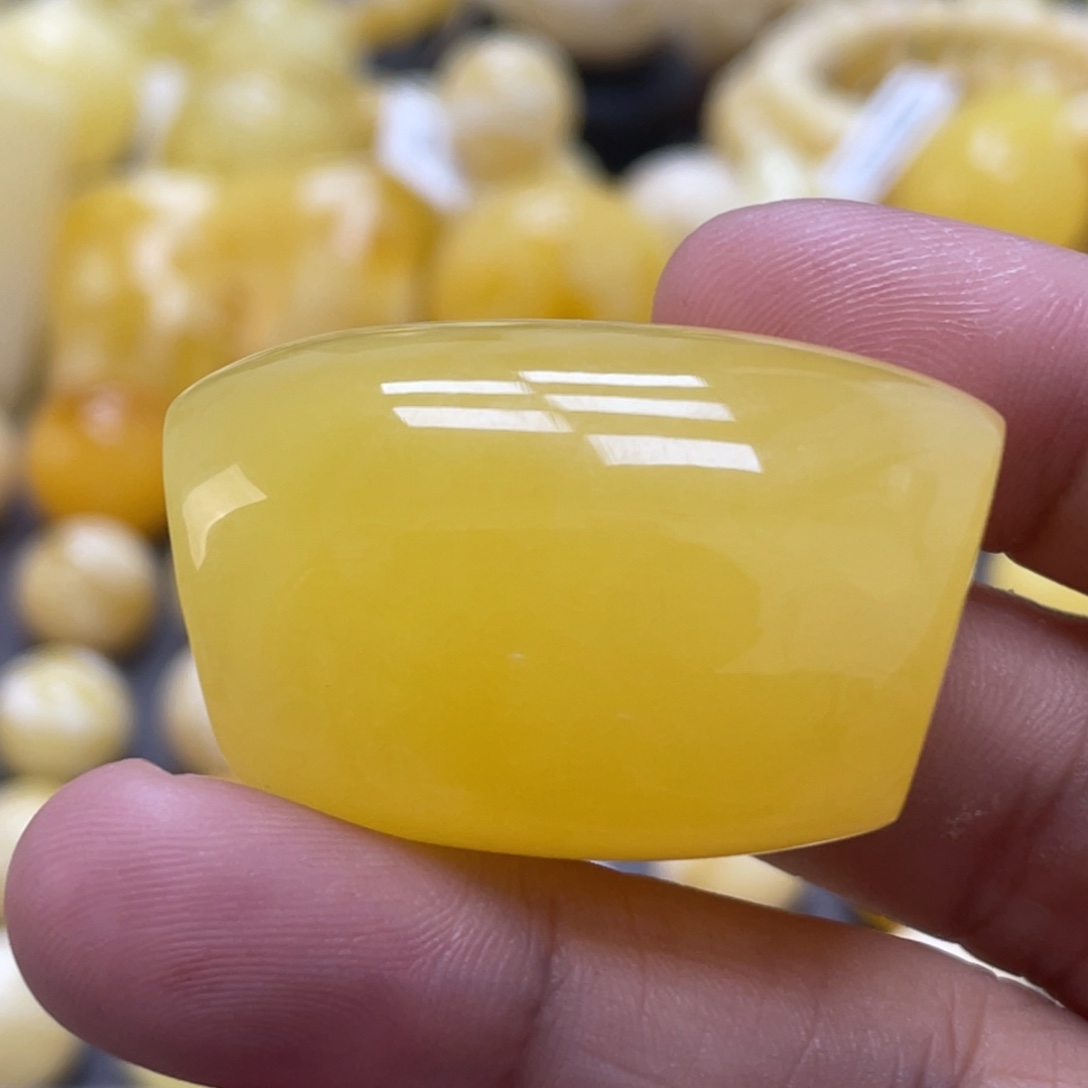 蜜蜡未镶嵌裸石25*38.5mm瑕焦皮料马蹄