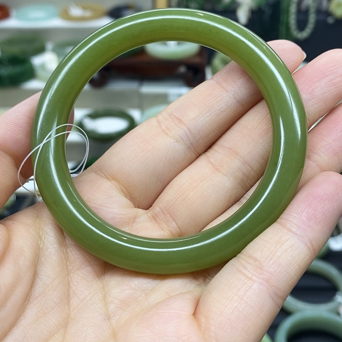 和田玉未镶嵌手镯