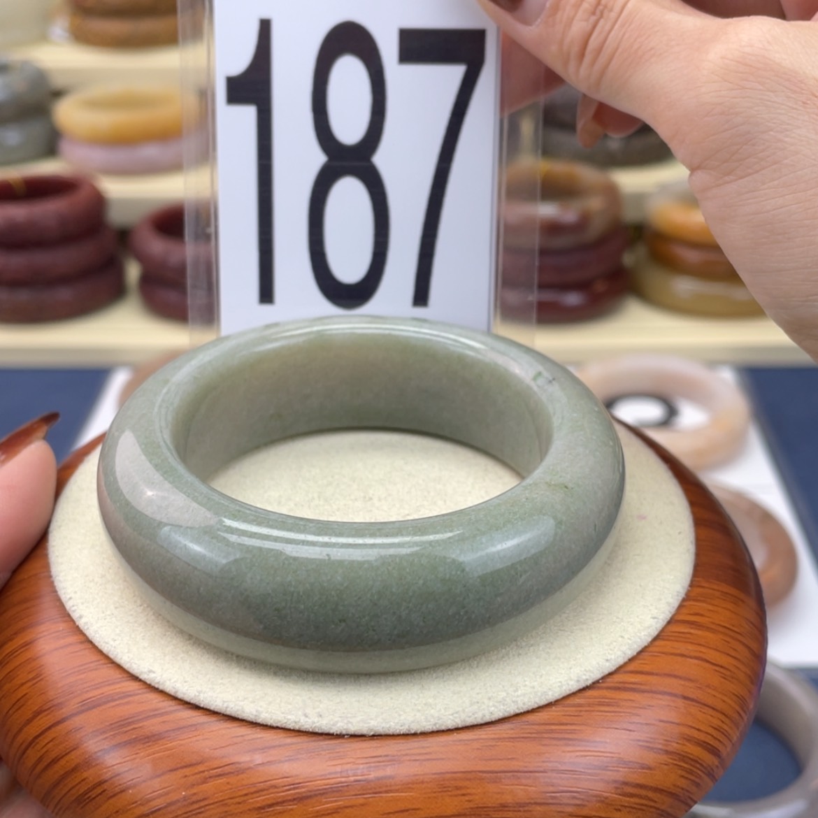 【闪购商品】石英质玉手镯未镶嵌