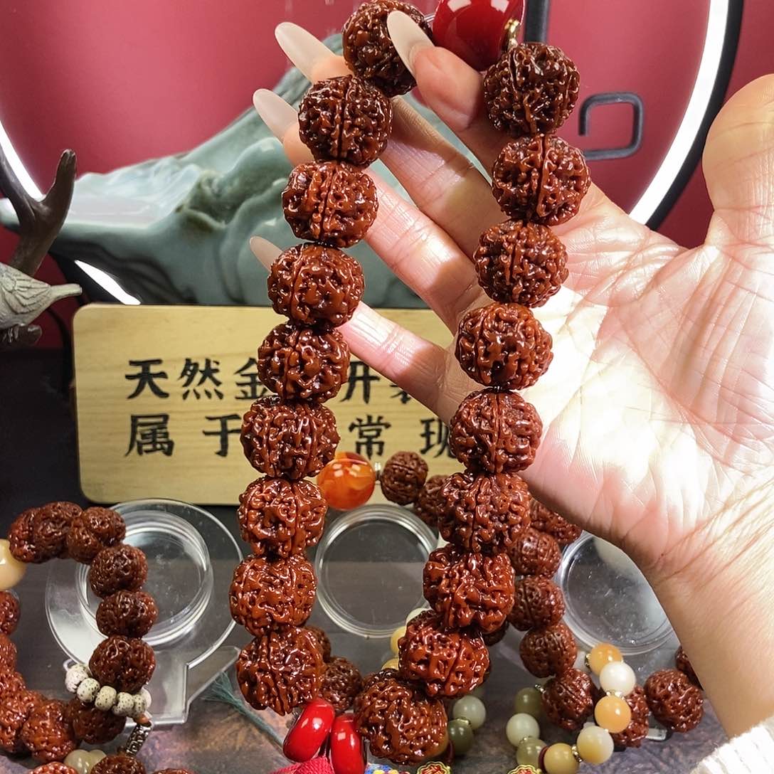 金刚菩提吊坠525手持。             