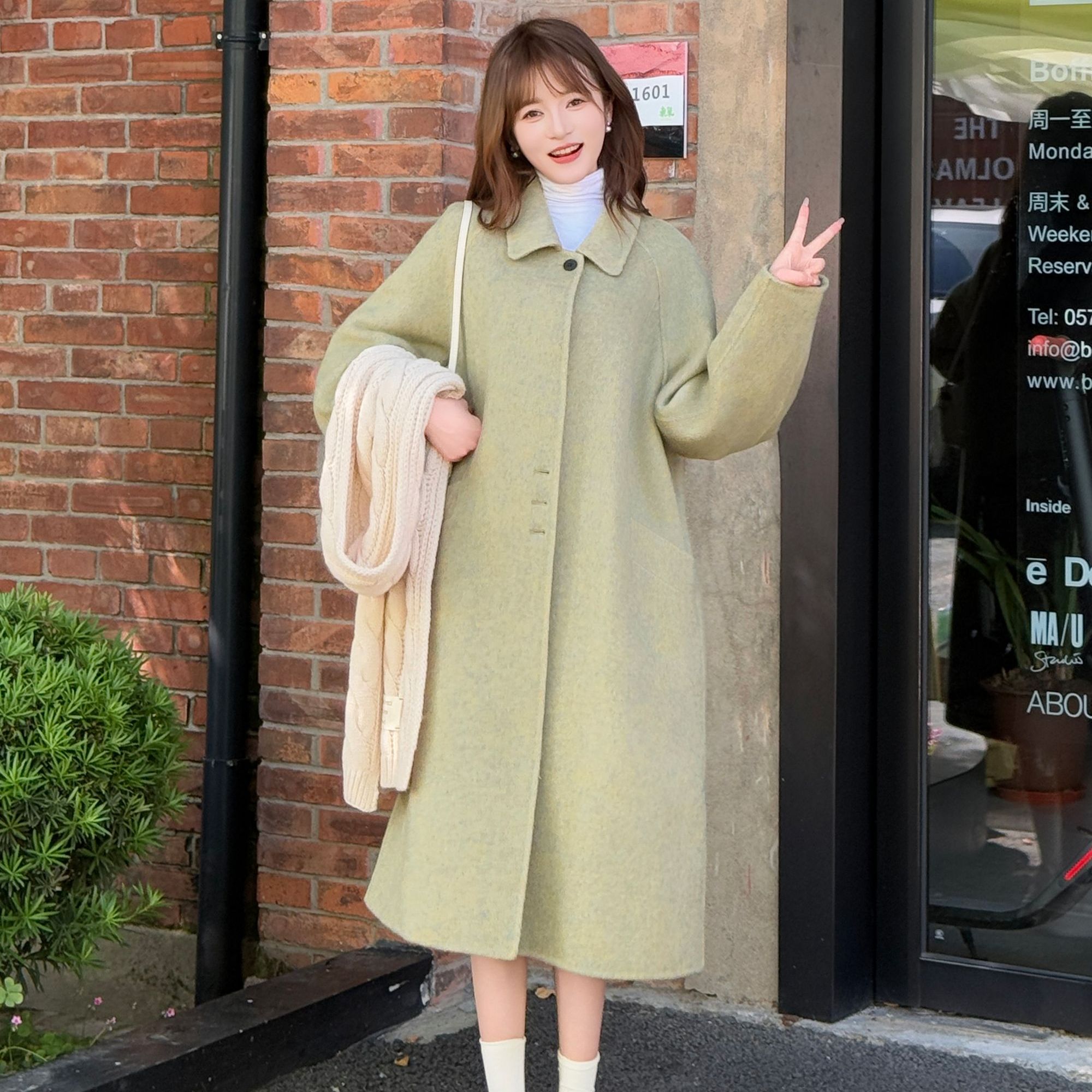  秋冬保暖温柔风娃娃领简约时尚羊毛大衣女宽松中长款外套 25912