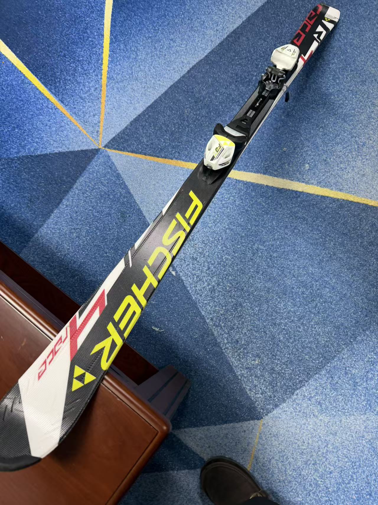 800小回转男女适用滑雪板