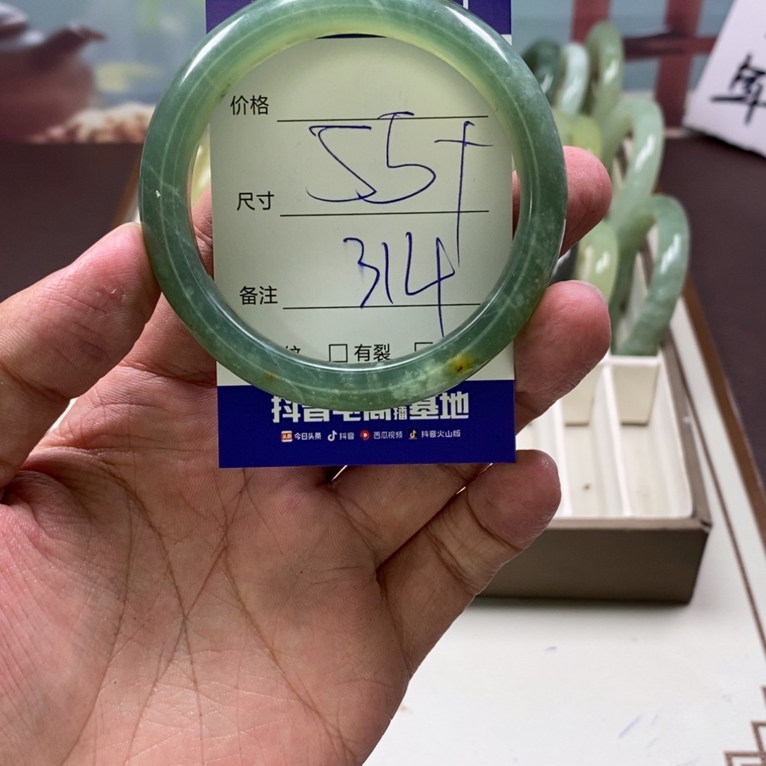 蛇纹石玉手镯未镶嵌