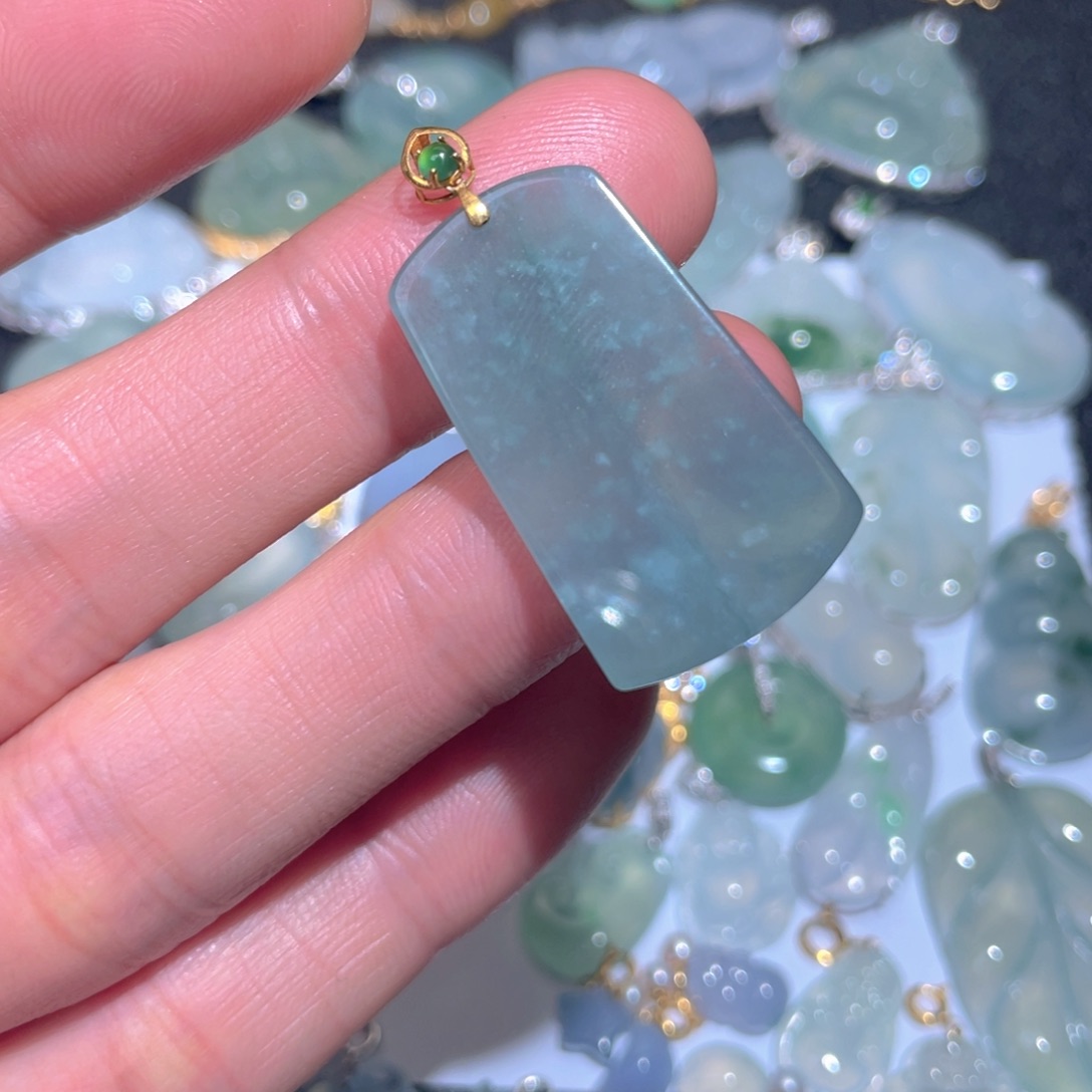 翡翠颈饰18K金镶嵌翡翠