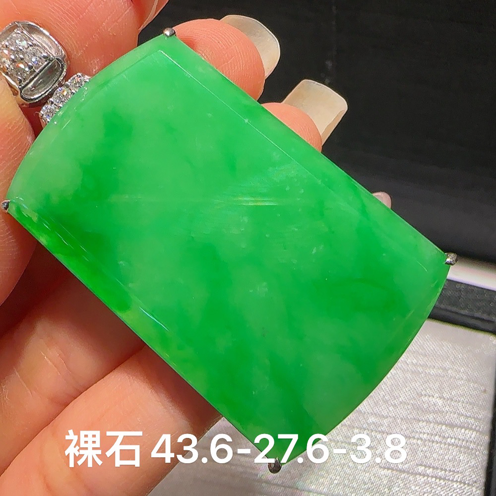 阳绿无事牌大气十足，胶感满满，时尚迷人翡翠