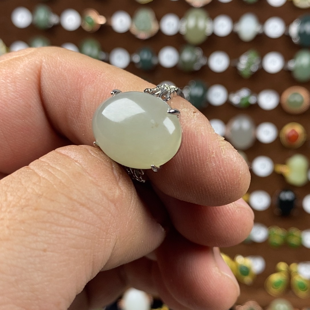 和田玉（青白玉）戒指合金慕****）