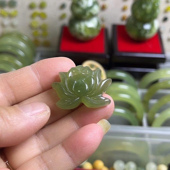 合金蛇纹石玉颈饰