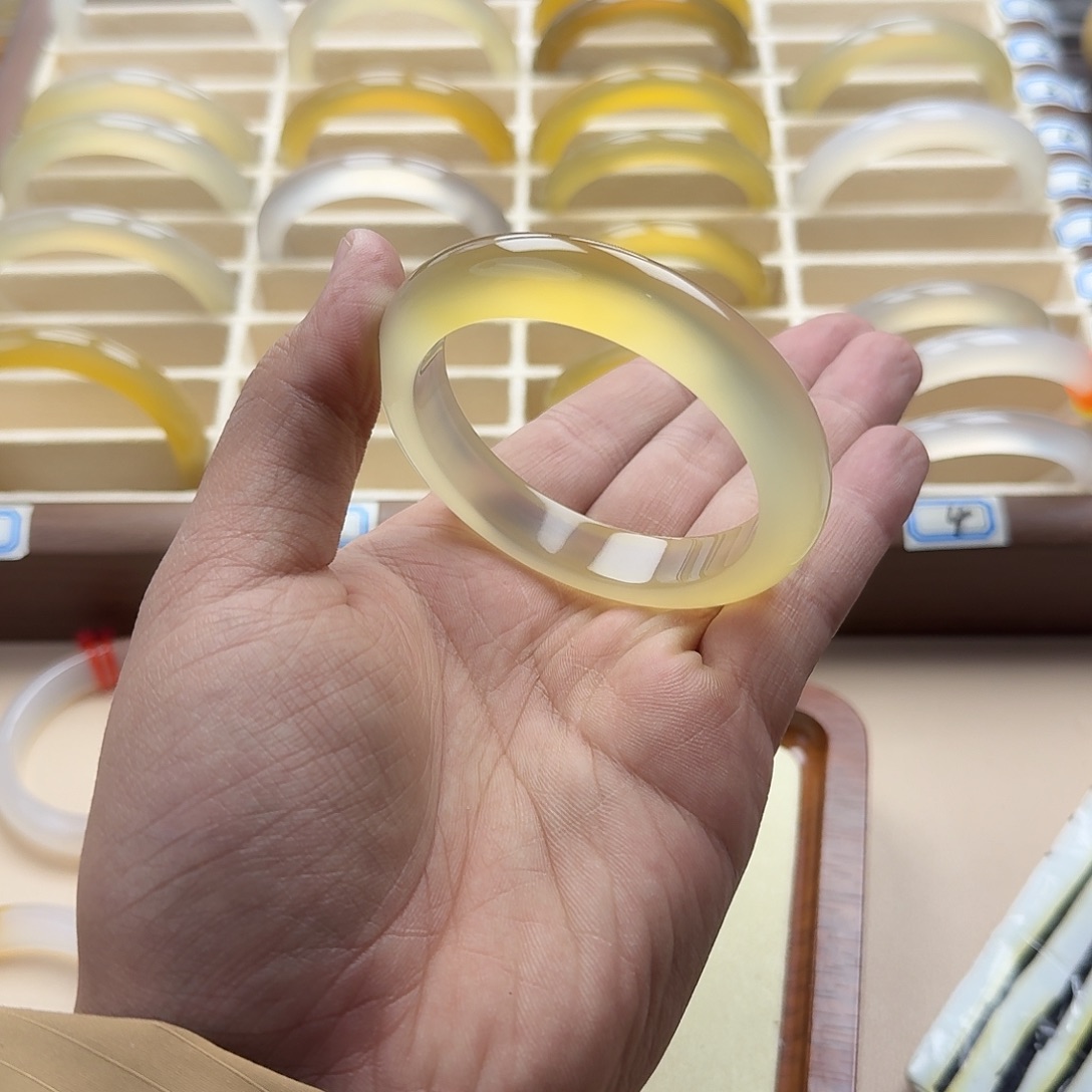 C****玛瑙/玉髓未镶嵌手镯