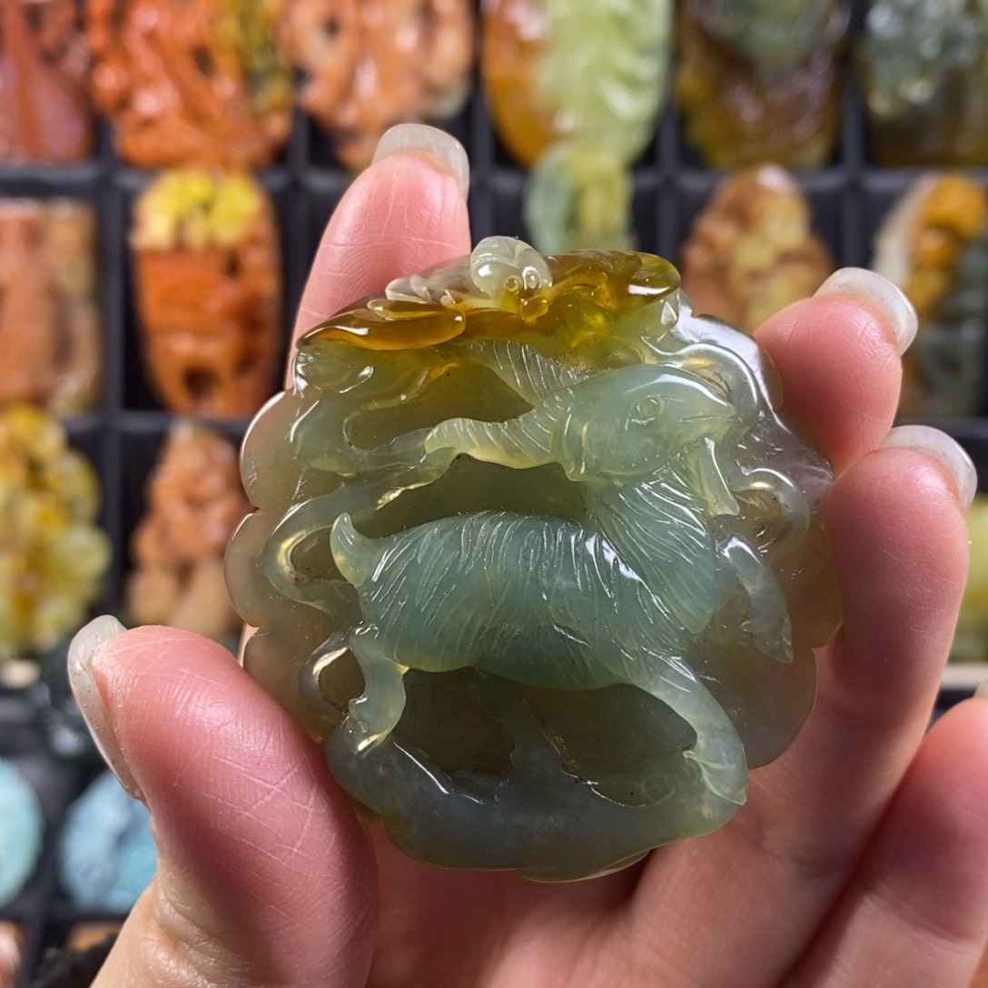 蛇纹石玉颈饰合金