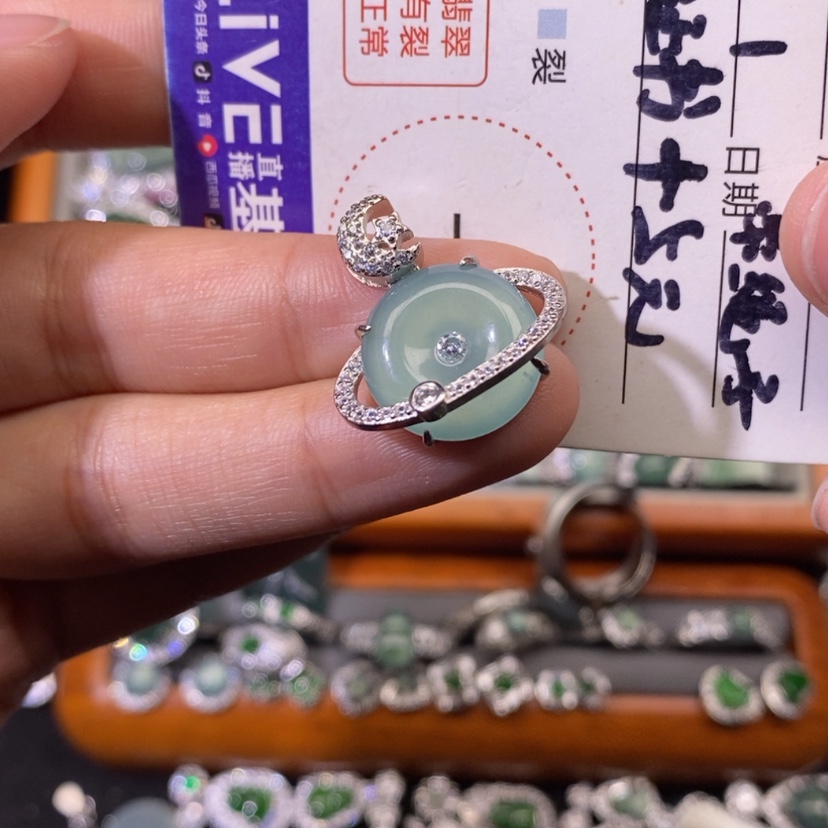 【闪购商品】翡翠颈饰未镶嵌天然