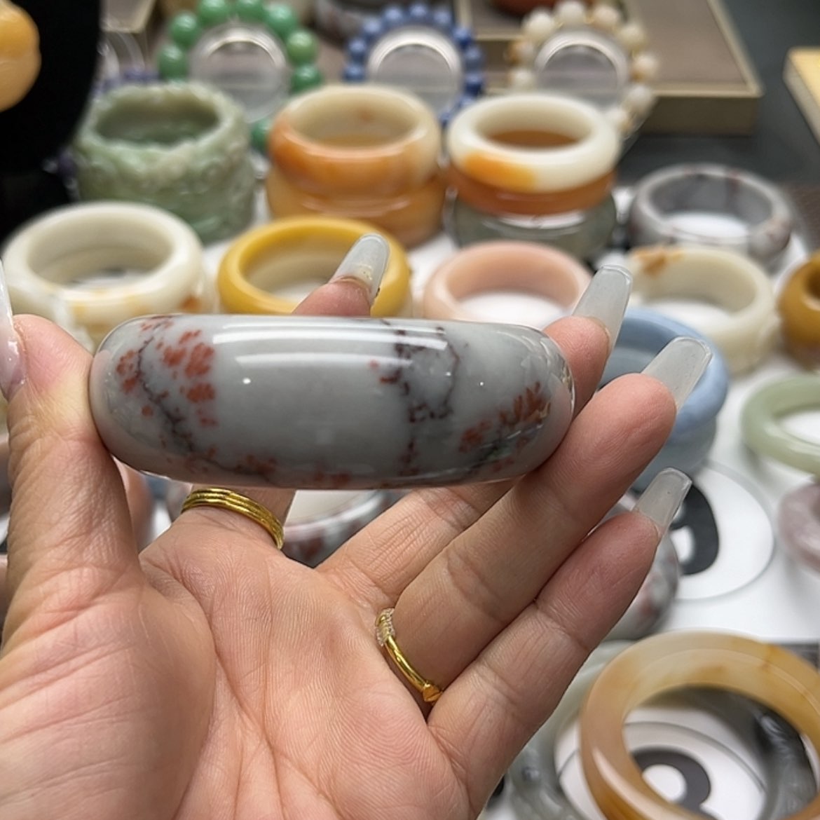 【闪购商品】石英质玉手镯未镶嵌.**?精品干枝梅