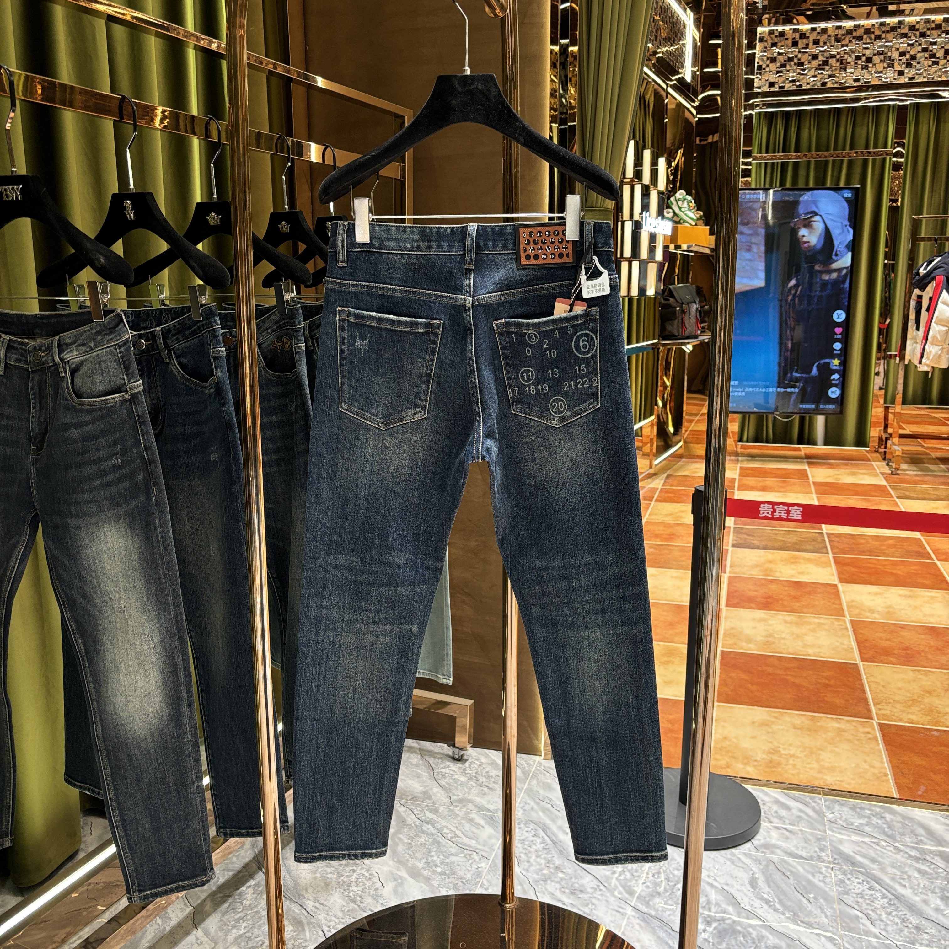 GY-2025 秋冬新款轻奢潮牌重工定制洗水牛仔裤（77013）