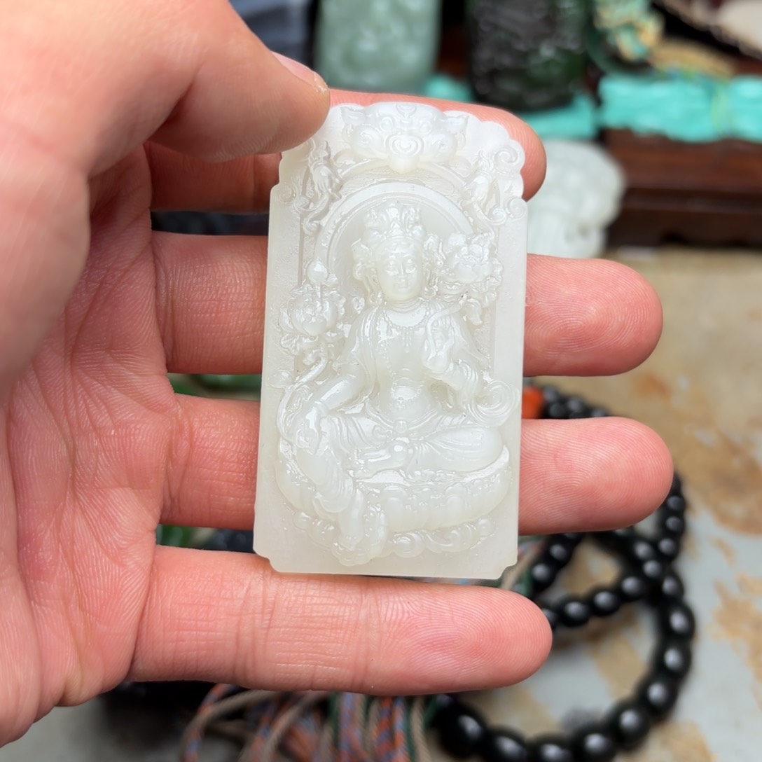 和田玉挂件18K金镶嵌秃***啦